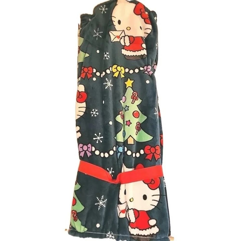 Hello Kitty Christmas Blanket